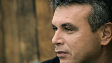 Μανώλης Λιδάκης: Ένα συγκινητικό αφιέρωμα στη γενέθλια πόλη του, το Ηράκλειο - Δείτε βίντεο