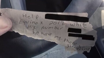 Θύμα απαγωγής στις ΗΠΑ σώθηκε με ένα σημείωμα που έγραφε «βοήθεια» - Το έδωσε σε περαστική στις τουαλέτες βενζινάδικου 