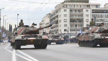 Παρέλαση 25 Μαρτίου 2026: Τι ώρα είναι αύριο στην Αθήνα, τι ισχύει για τη μαθητική