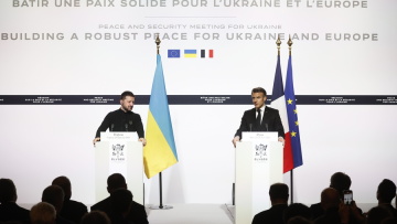 Μακρόν: Η Ρωσία διαστρεβλώνει τις συμφωνίες και συνεχίζει τους βομβαρδισμούς - Νέα στρατιωτική βοήθεια 2 δισ. δολαρίων στην Ουκρανία