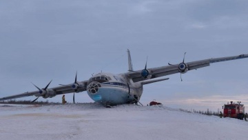 Ρωσία: Ατύχημα με αεροπλάνο Antonov - Δεν άνοιξε ο μηχανισμός προσγείωσης και «έσκασε» στα χιόνια