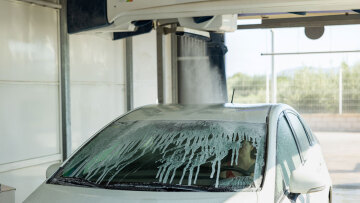 Ψηφιακό πελατολόγιο: «Σκανάρισμα» της εφορίας σε πλυντήρια αυτοκινήτων και πάρκινγκ μέχρι γάμους και βαφτίσεις