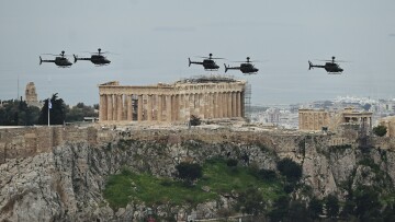 Βloomberg: Η Ελλάδα παραδίδει μαθήματα στην Ευρώπη για τις αμυντικές δαπάνες