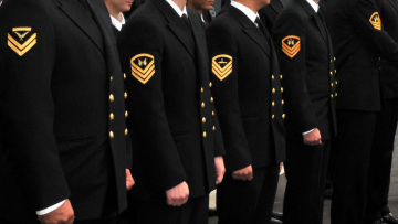 Πώς και πότε θα δοθεί η αύξηση στους ένστολους - Θα υπερβαίνει το 10% αθροιστικά