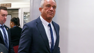 ΗΠΑ: Ο Ρόμπερτ Κένεντι Τζούνιορ θέλει να απαγορευτεί η αγορά αναψυκτικών με τα κουπόνια τροφίμων - «Βουτιά» για τις μετοχές Coca-Cola και Pepsico