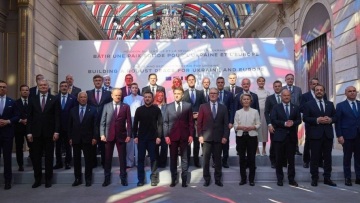 Πόλεμος στην Ουκρανία: Δεν υπάρχει λόγος να αρθούν οι κυρώσεις κατά της Ρωσίας, συμφώνησαν οι ηγέτες στο Παρίσι