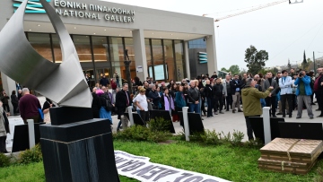 Εθνική Πινακοθήκη: Συγκέντρωση για την επιστροφή των έργων που βανδάλισε ο βουλευτής της Νίκης, δείτε φωτογραφίες
