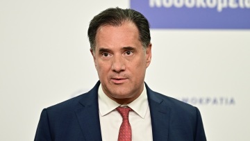 Περίεργα πράγματα, λέει ο Άδωνις Γεωργιάδης για τη φωτιά στο Τζάνειο
