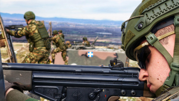 Στεγαστικό πρόγραμμα με 1.000 σπίτια το 2026 και άλλες 4.000 μέχρι το 2030 για τα στελέχη των Ενόπλων Δυνάμεων - Αναλυτικά παραδείγματα για τις αυξήσεις