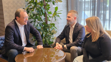 Μαίνεται ο πόλεμος ΣΥΡΙΖΑ - ΠΑΣΟΚ: Επέστρεψαν στην Κουμουνδούρου στελέχη που αποχώρησαν από τη Χαριλάου Τρικούπη