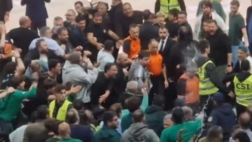 Παναθηναϊκός - Παρί: Αποδοκιμασίες και νερά στην αποχώρηση των διαιτητών στο ΟΑΚΑ, δείτε βίντεο