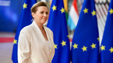 Τριήμερη επίσκεψη της πρωθυπουργού της Δανίας στη Γροιλανδία για συνομιλίες με τη νέα κυβέρνηση