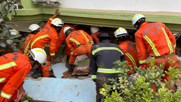 Σεισμός στη Μιανμάρ - Χιλιάδες κοιμούνται στους δρόμους για δεύτερη νύχτα, λιγοστεύουν οι ελπίδες για επιζώντες