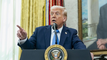 Ο Τραμπ καλύπτει συνεργάτες του για τη γκάφα με το Signal: «Δεν απολύω ανθρώπους λόγω ψευδών ειδήσεων»