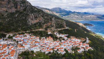 Μία νησιωτική όαση στα βουνά της Λακωνίας 