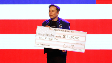 Ο Μασκ προσέφερε δύο επιταγές του 1 εκατ. δολαρίων σε ψηφοφόρους στο Ουισκόνσιν, για να στηρίξουν τον συντηρητικό υποψήφιο