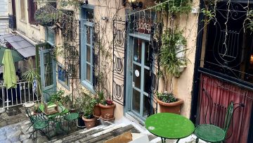 Το παρασκήνιο πίσω από το λουκέτο στο «Γιασεμί» - Ποιοι είναι οι νέοι ιδιοκτήτες του ακινήτου στα σκαλάκια της Πλάκας