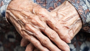 Νέα απάτη στη Θεσσαλονίκη: Προσποιήθηκαν τους υπάλληλους της ΔΕΗ και έκλεψαν €200.000 από 82χρονη