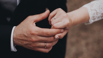 Nύφη στη Θεσσαλονίκη συνελήφθη λίγα λεπτά πριν τον γάμο της μετά από μήνυση του πρώην συζύγου