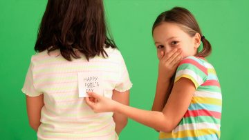 Πρωταπριλιά: Γιατί λέμε ψέματα σήμερα, πώς ξεκίνησε το έθιμο