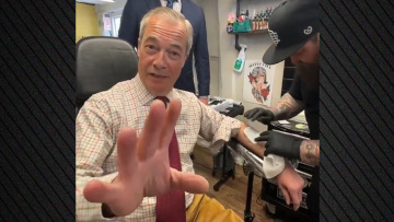 Πρωταπριλιάτικο αστείο ή όχι; Ο Νάιτζελ Φάρατζ έκανε τατουάζ, δείτε το βίντεο 