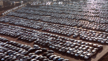 Ποιους επηρεάζουν οι δασμοί 25% σε όλα τα αυτοκίνητα που ανακοίνωσε ο Τραμπ