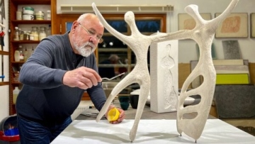 Απόστολος Κούστας: Έκθεση του εγνωσμένου κύρους χαράκτη, ζωγράφου και γλύπτη στο Μεσολόγγι