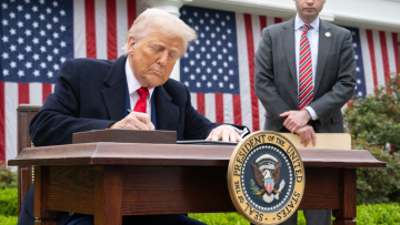 Ο Τραμπ μόλις ξεκίνησε έναν Παγκόσμιο Οικονομικό Πόλεμο - Ο απομονωτισμός που θα κοστίσει ακριβά