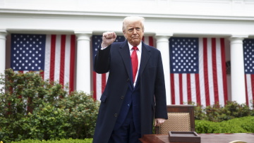 Ο Τραμπ καλεί τους ξένους να επενδύσουν στις ΗΠΑ: Θα γίνετε πιο πλούσιοι από κάθε άλλη φορά