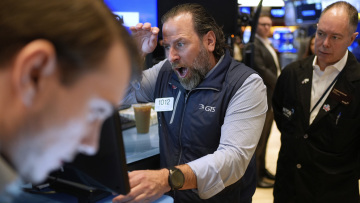 Οι δασμοί του Τραμπ «βυθίζουν» τη Wall Street στη χειρότερη συνεδρίαση εδώ και τρία χρόνια - Τρόμος για τον κίνδυνο ύφεσης