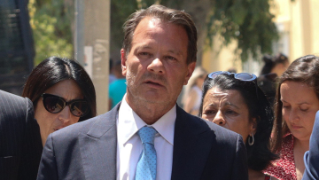 Στο εδώλιο σήμερα ο Λύτρας για τον ξυλοδαρμό της συζύγου του - Το χρονικό, η σύλληψη και η αποφυλάκιση