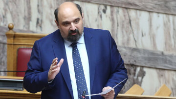 Προανακριτική: «Ναι» στην ποινική δίωξη Τριαντόπουλου λέει το ΠΑΣΟΚ - Μεθοδεύσεις καταγγέλλουν τα υπόλοιπα κόμματα της αντιπολίτευσης