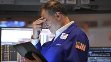 Δίχως φρένο η πτώση στη Wall Street και τα ευρωπαϊκά χρηματιστήρια - Οι δασμοί Τραμπ «συνθλίβουν» Apple, Amazon και άλλους τεχνολογικούς κολοσσούς