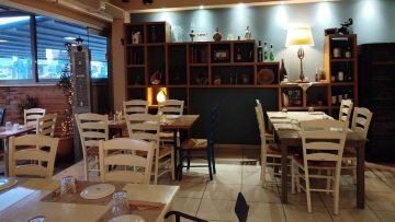 Θάμα Μεζέ: Η εμπειρία του αυθεντικού μεζεδοπωλείου στον Χολαργό που αξίζει να ζήσεις έστω μία φορά