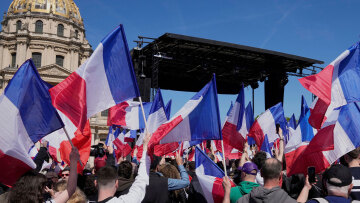 Τρεις πολιτικές συγκεντρώσεις στο Παρίσι - Σε απόσταση μερικών χιλιομέτρων η μία από την άλλη