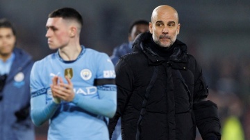 Γκουαρδιόλα: «Ξέσπασε» για τα υβριστικά συνθήματα στο Ολντ Τράφορντ κατά της μητέρας του Φόντεν - «Θα έπρεπε να ντρέπονται»