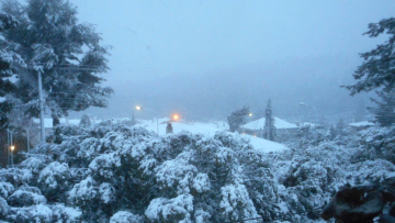 Απριλιάτικος χιονιάς με βουτιά της θερμοκρασίας στη βόρεια Ελλάδα - Ξύπνησε στα «λευκά» η Θεσσαλονίκη, κλειστά σχολεία σε Φλώρινα και Ξάνθη