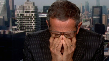 Viral η απόγνωση του Ρίτσαρντ Κουέστ του CNN όταν άκουγε τους συμβούλους του Τραμπ να μιλούν για τους δασμούς