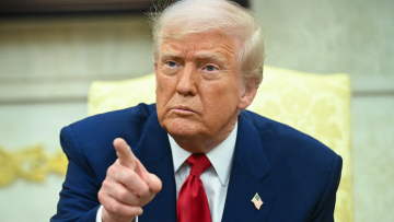 Σε ισχύ οι δασμοί Τραμπ σε 60 χώρες: Στο 104% για την Κίνα - Νέα διολίσθηση για μετοχές και πετρέλαιο