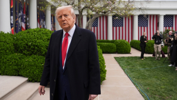 Αισιόδοξος ο Τραμπ ότι θα καταλήξει σε εμπορική συμφωνία με την Κίνα, λέει η εκπρόσωπος του Λευκού Οίκου 