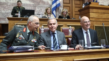 Βουλή: Αντιπαράθεση για τον 12ετή εξοπλιστικό προγραμματισμό - «Δεν εγκρίνουμε δαπάνες αλλά φιλοσοφία», λέει ο Δένδιας