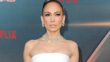 Η Τζένιφερ Λόπεζ επιστρέφει με διπλό ρόλο στα American Music Awards