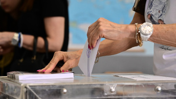 Γκάλοπ Metron Analysis: Ανακάμπτει η ΝΔ στο 27,3%, στο 15% η «Πλεύση», στο 12,5% το ΠΑΣΟΚ