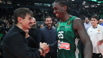 Το βίντεο από την υπογραφή του ηγεμονικού συμβολαίου του Ναν - Το... ατύχημα με τη σαμπάνια και η ευχή του Γιαννακόπουλου για το 10ο