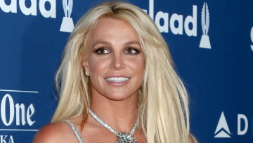 Η Μπρίτνεϊ Σπίαρς ποζάρει για ακόμη μια φορά τόπλες - Είμαι γυμνή όλη μέρα στην παραλία, γράφει