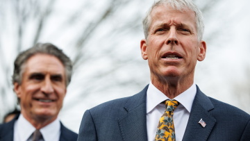  Κλιμακώνεται η πίεση των Η.Π.Α. στο Ιράν με φόντο τα πυρηνικά: Εξετάζεται μπλόκο στο πετρέλαιο