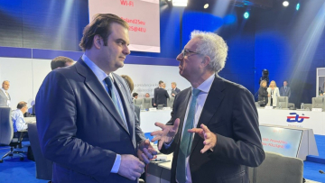 Eurogroup: Στρατηγική «φυγής προς τα μπροστά» με λιγότερους δασμούς και περισσότερη Ευρώπη