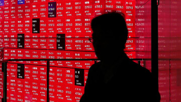 Η ανακωχή Τραμπ δεν πείθει τις αγορές: «Βουτιά» ξανά στα ασιατικά χρηματιστήρια, το δολάριο καταγράφει τη χειρότερη ημέρα του από το 2022