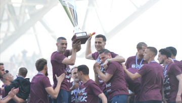 «Κάηκε» η Λάρισα - Με άλογο και πούλμαν στον αγωνιστικό χώρο η φιέστα ανόδου της ΑΕΛ - Βίντεο, φωτογραφίες 