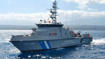 Με πυροβόλο όπλο έριξαν οι διακινητές στο Λιμενικό στα ανοιχτά της Λέσβου, ακολούθησε καταδίωξη